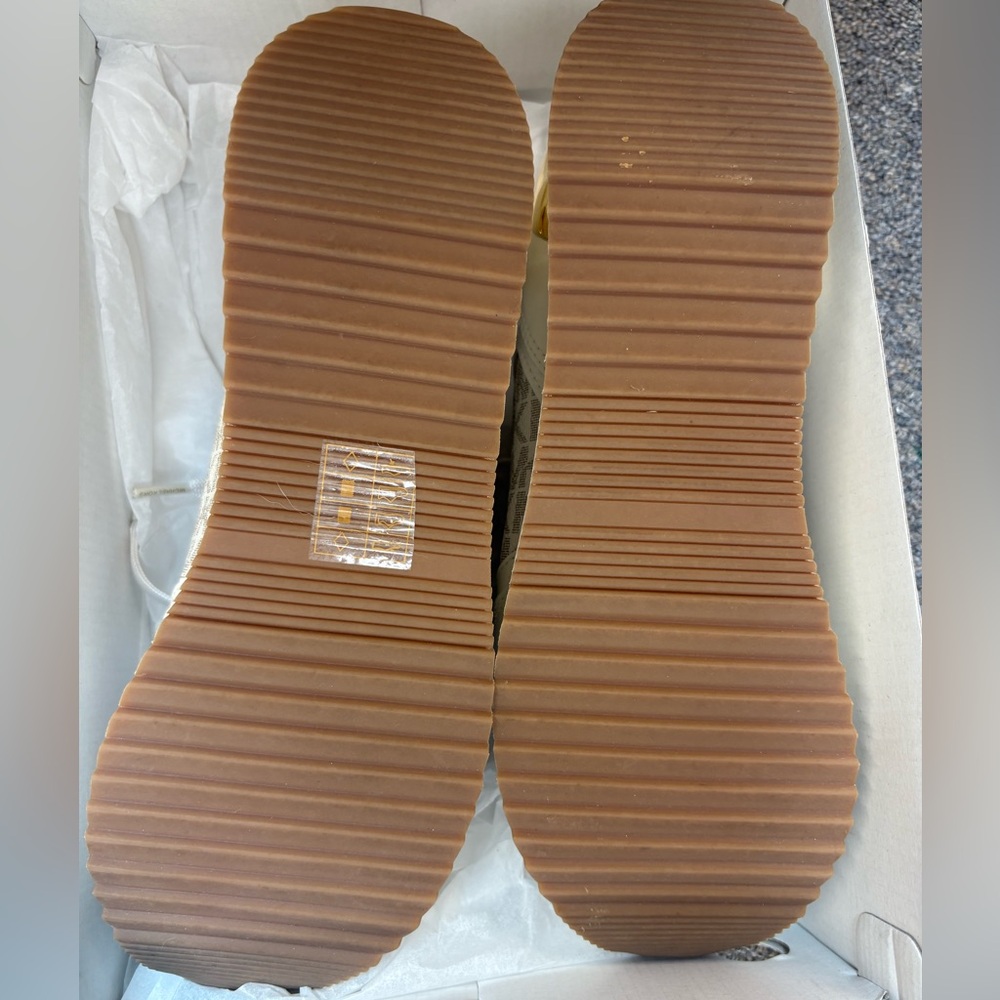 NIB Michael kors sneakers - Picture 4 of 5